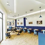 Cheerful Air Conditioned With Mezzanine And Parking - Old Town *
