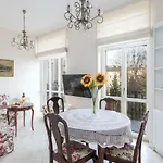 Cheerful Air Conditioned With Mezzanine And Parking - Old Town *