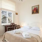 Cheerful Air Conditioned With Mezzanine And Parking - Old Town *