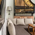 Cheerful Air Conditioned With Mezzanine And Parking - Old Town 아파트