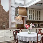 Cheerful Air Conditioned With Mezzanine And Parking - Old Town *