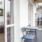 아파트 Cheerful Air Conditioned With Mezzanine And Parking - Old Town