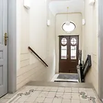 Cheerful Air Conditioned With Mezzanine And Parking - Old Town *