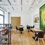 Cheerful Air Conditioned With Mezzanine And Parking - Old Town *