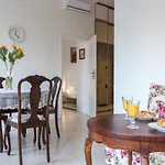 Cheerful Air Conditioned With Mezzanine And Parking - Old Town