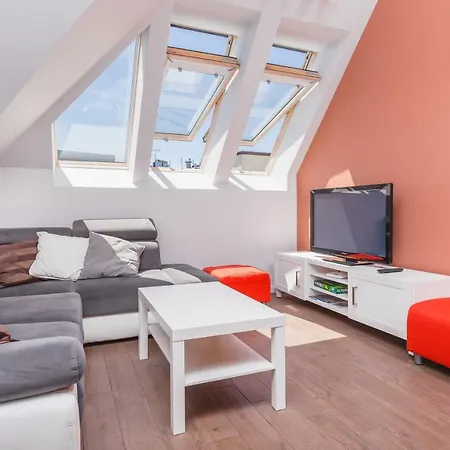 Cheerful Air Conditioned With Mezzanine And Parking - Old Town * Krakkó