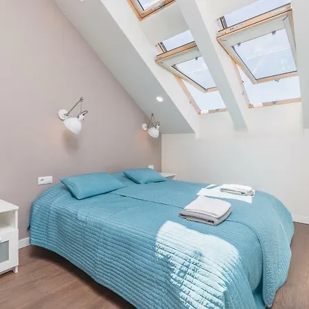 Appartamento Cheerful Air Conditioned With Mezzanine And Parking - Old Town