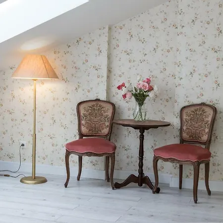 Lägenhet Cheerful Air Conditioned With Mezzanine And Parking - Old Town