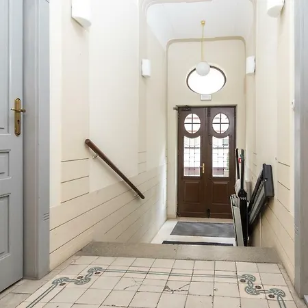 Cheerful Air Conditioned With Mezzanine And Parking - Old Town *