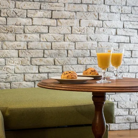 Cheerful Air Conditioned With Mezzanine And Parking - Old Town Lägenhet *