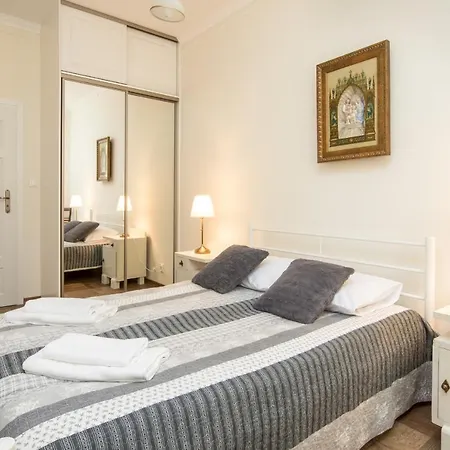 Апартаменты Cheerful Air Conditioned With Mezzanine And Parking - Old Town