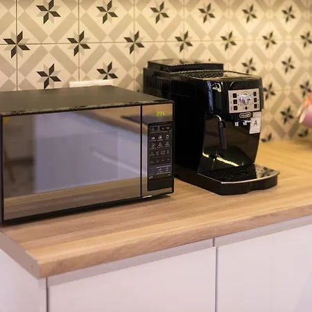 Cheerful Air Conditioned With Mezzanine And Parking - Old Town