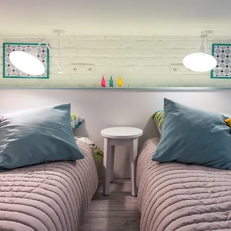 Cheerful Air Conditioned With Mezzanine And Parking - Old Town