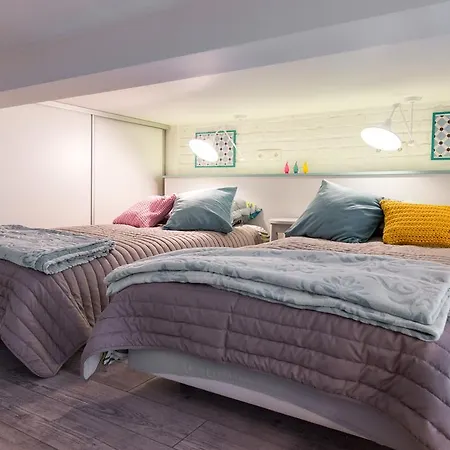 Cheerful Air Conditioned With Mezzanine And Parking - Old Town クラクフ