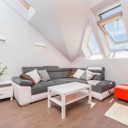 Cheerful Air Conditioned With Mezzanine And Parking - Old Town アパート クラクフ