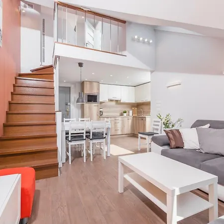 Cheerful Air Conditioned With Mezzanine And Parking - Old Town *