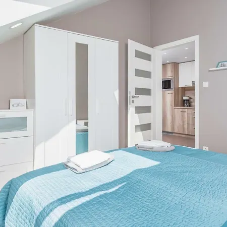 Cheerful Air Conditioned With Mezzanine And Parking - Old Town アパート クラクフ