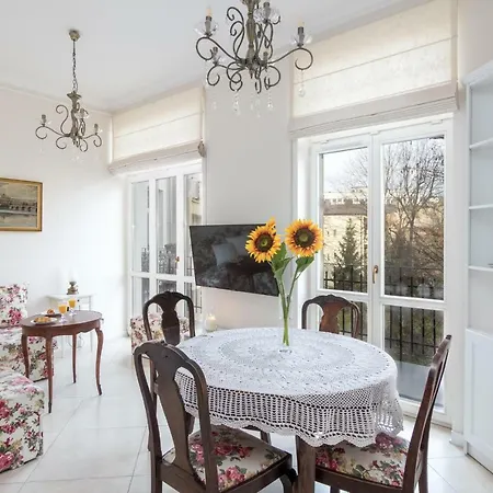 Cheerful Air Conditioned With Mezzanine And Parking - Old Town *