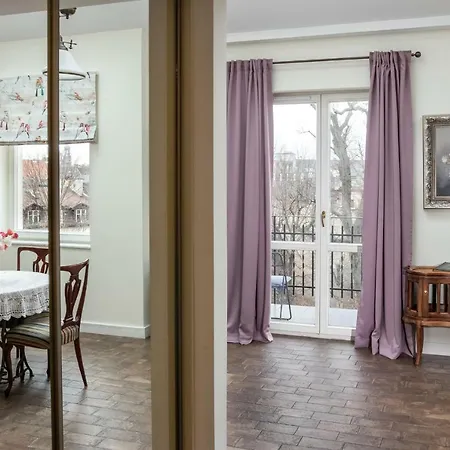 Cheerful Air Conditioned With Mezzanine And Parking - Old Town *