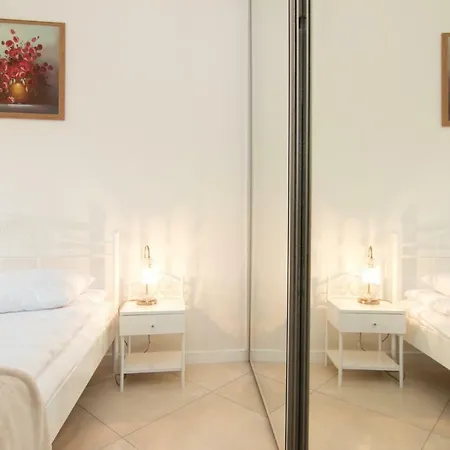 アパート Cheerful Air Conditioned With Mezzanine And Parking - Old Town クラクフ