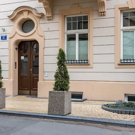 アパート Cheerful Air Conditioned With Mezzanine And Parking - Old Town *