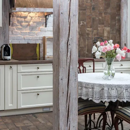 Cheerful Air Conditioned With Mezzanine And Parking - Old Town