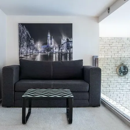 Cheerful Air Conditioned With Mezzanine And Parking - Old Town アパート クラクフ