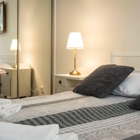 アパート Cheerful Air Conditioned With Mezzanine And Parking - Old Town *