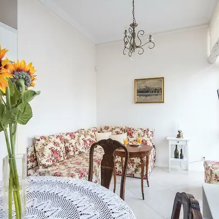 アパート Cheerful Air Conditioned With Mezzanine And Parking - Old Town クラクフ