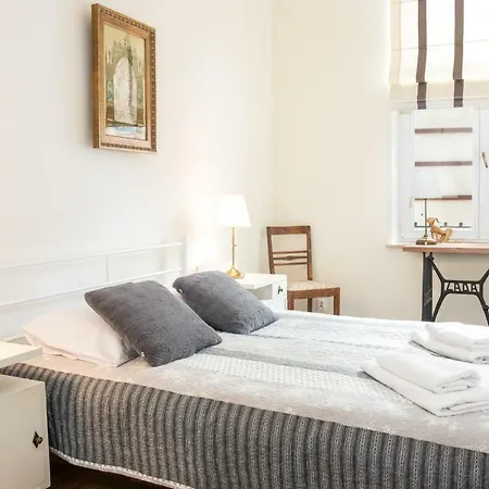 アパート Cheerful Air Conditioned With Mezzanine And Parking - Old Town クラクフ