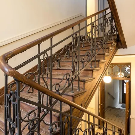 Cheerful Air Conditioned With Mezzanine And Parking - Old Town アパート クラクフ