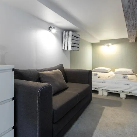 Cheerful Air Conditioned With Mezzanine And Parking - Old Town アパート クラクフ